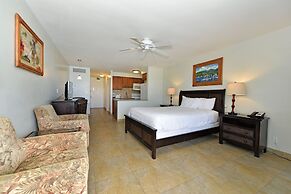 Lahaina Shores #425 Studio Bedroom Condo by RedAwning