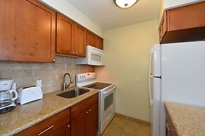 Lahaina Shores #425 Studio Bedroom Condo by RedAwning
