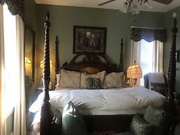 Historic Iron Horse Inn