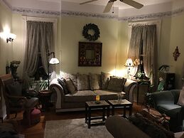 Historic Iron Horse Inn