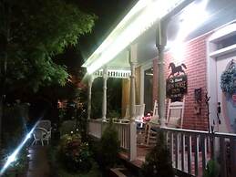 Historic Iron Horse Inn