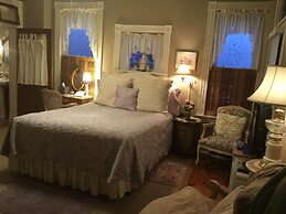 Historic Iron Horse Inn