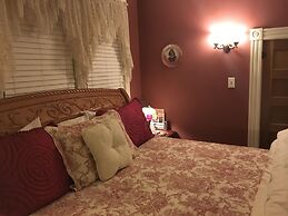 Historic Iron Horse Inn