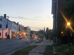 Historic Iron Horse Inn