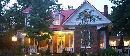 Historic Iron Horse Inn
