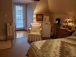 Historic Iron Horse Inn