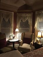 Historic Iron Horse Inn