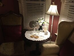 Historic Iron Horse Inn