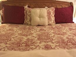 Historic Iron Horse Inn