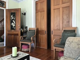 Historic Iron Horse Inn