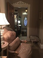 Historic Iron Horse Inn