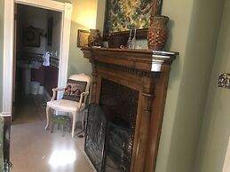 Historic Iron Horse Inn