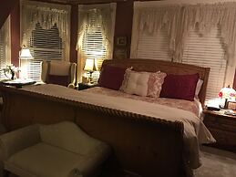 Historic Iron Horse Inn