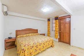 Suites Poliforum Inn