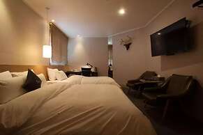 Central Person Hotel Pyeongtaek