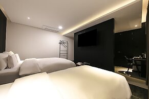 Central Person Hotel Pyeongtaek
