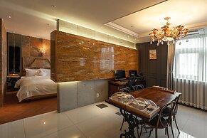 February Hotel The Signature Dongseongro