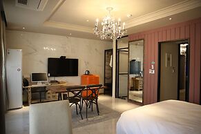 February Hotel The Signature Dongseongro