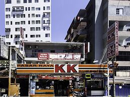 OYO 304 Zero Hour Hotel