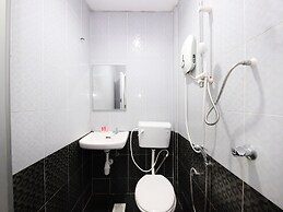 OYO 304 Zero Hour Hotel