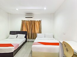 OYO 304 Zero Hour Hotel