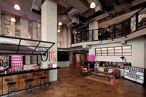 Moxy Bandung