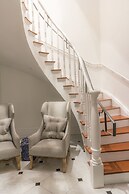 Royal Frenchmen Hotel and Bar