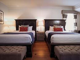 Royal Frenchmen Hotel and Bar