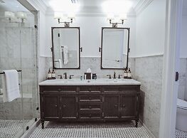 Royal Frenchmen Hotel and Bar