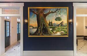 Royal Frenchmen Hotel and Bar