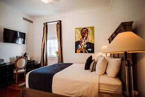 Royal Frenchmen Hotel and Bar