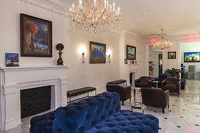 Royal Frenchmen Hotel and Bar