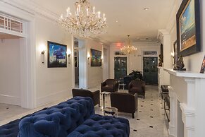 Royal Frenchmen Hotel and Bar