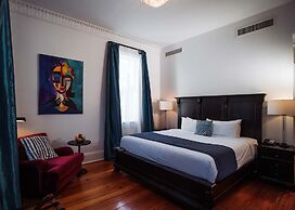 Royal Frenchmen Hotel and Bar