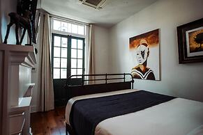 Royal Frenchmen Hotel and Bar