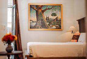 Royal Frenchmen Hotel and Bar