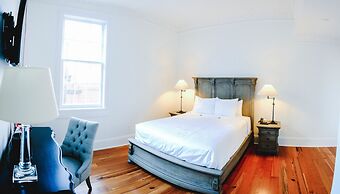 Royal Frenchmen Hotel and Bar