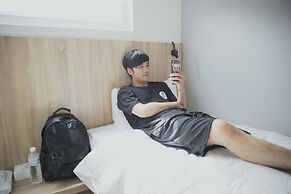 Single Inn Kaohsiung Station Hostel