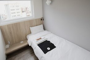 Single Inn Kaohsiung Station Hostel