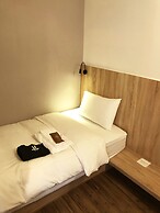 Single Inn Kaohsiung Station Hostel