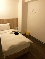 Single Inn Kaohsiung Station Hostel