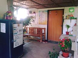 Emok's Guest House - Hostel