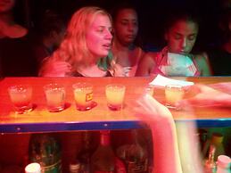 Emok's Guest House - Hostel