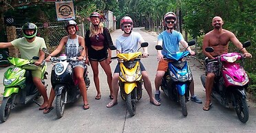 Emok's Guest House - Hostel