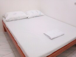 Emok's Guest House - Hostel