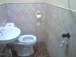 Emok's Guest House - Hostel