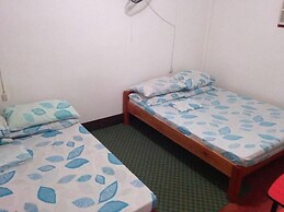 Emok's Guest House - Hostel