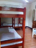 Emok's Guest House - Hostel