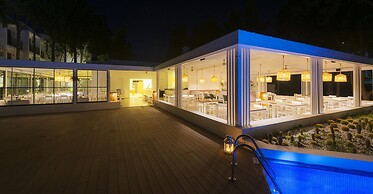 Liv Hotel By Bellazure