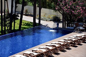 Liv Hotel By Bellazure